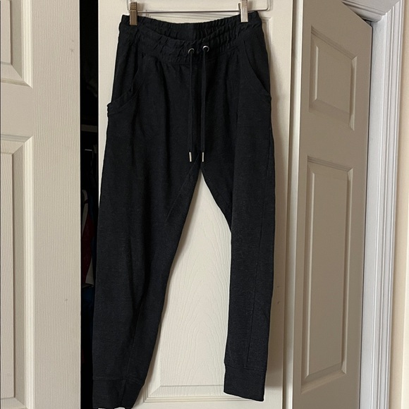 New York Laundry Women's Black Capri Joggers Med - Picture 1 of 7